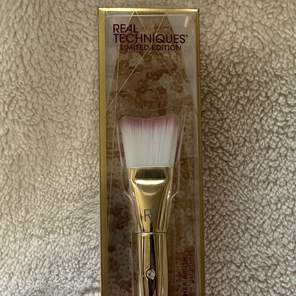 Real Techniques Soft Glam Primer Brush 034 for cream & gel primer - Picture 3 of 4
